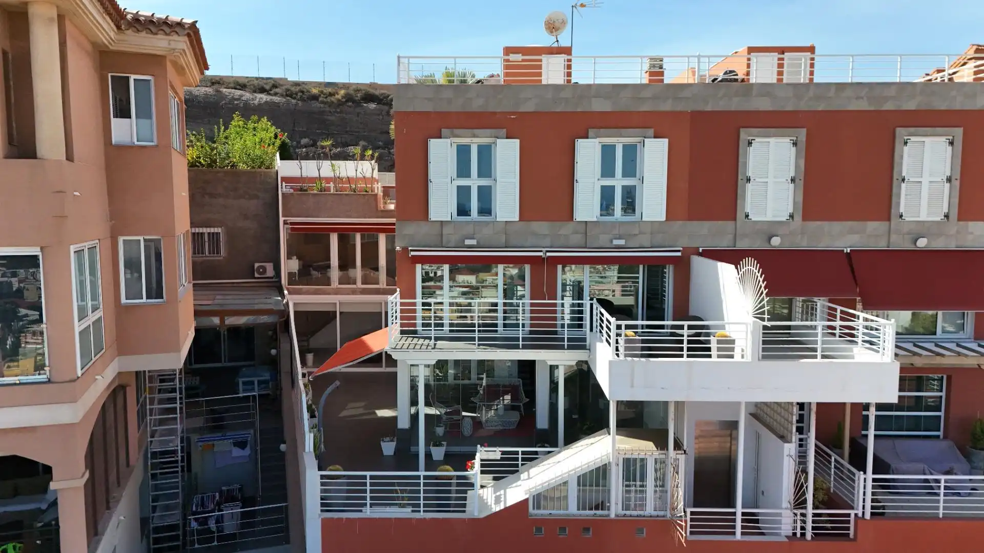 Vista exterior de Casa adosada en venda en Las Palmas de Gran Canaria amb Jardí privat, Terrassa i Traster