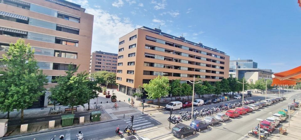 Vista exterior de Pis en venda en Donostia - San Sebastián  amb Calefacció i Balcó