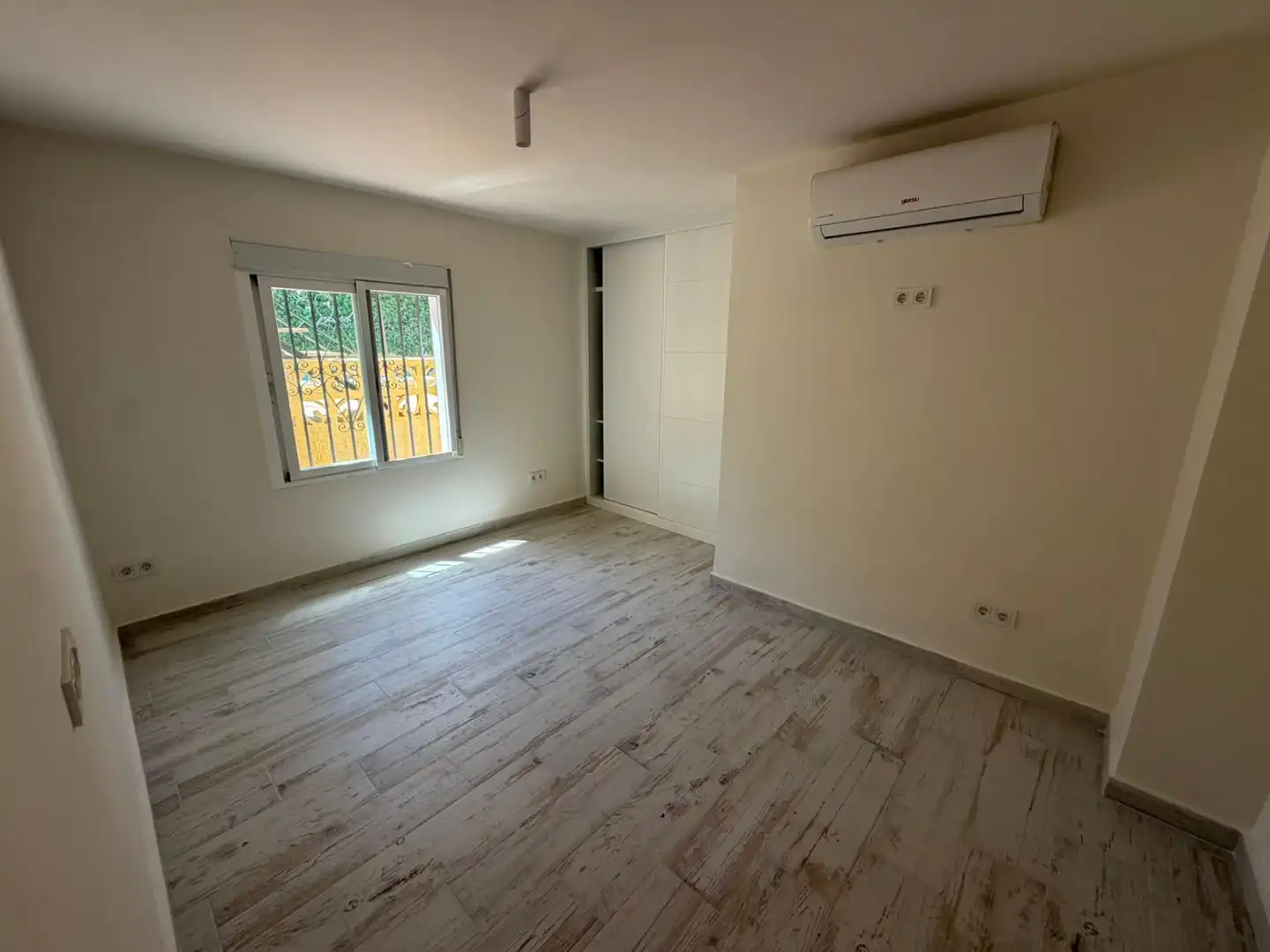 Habitación de Casa o chalet de alquiler en L'Alfàs del Pi con Aire acondicionado, Jardín privado y Piscina