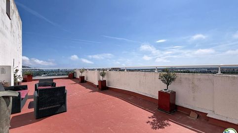 Gran estudio renovado con terraza de 72 m, reciente veranda y vistas panorámicas a la bahía de Roses en residencia con piscina y p