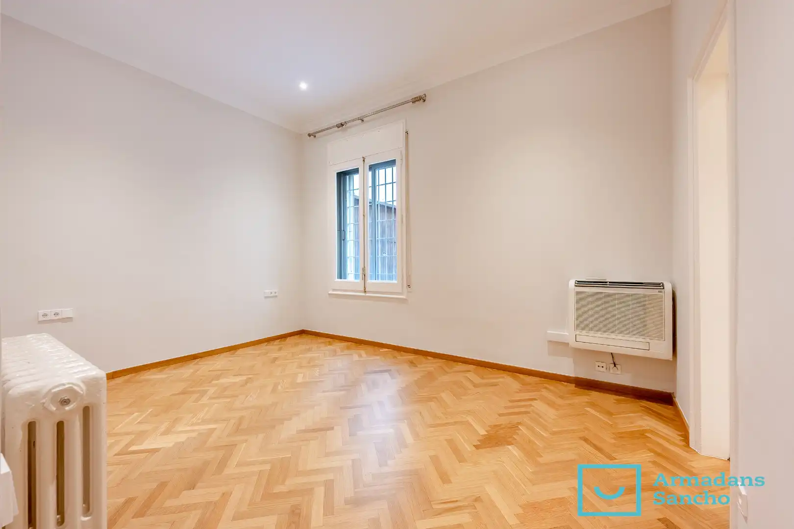 Ground floor for rent in Barcelona  with Private garden and Oven