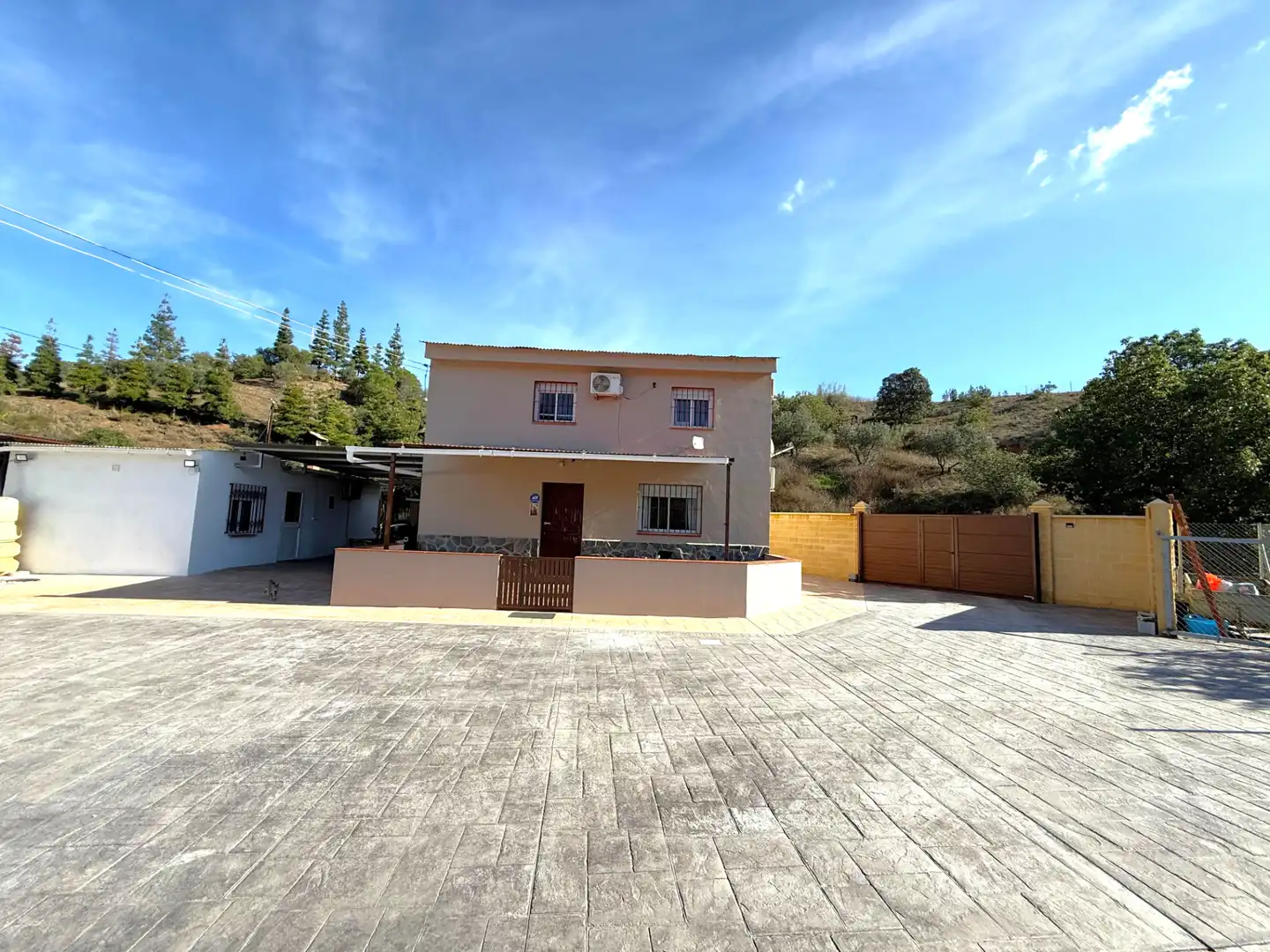 Vista exterior de Casa o chalet en venta en Málaga con Aire acondicionado, Calefacción y Jardín privado