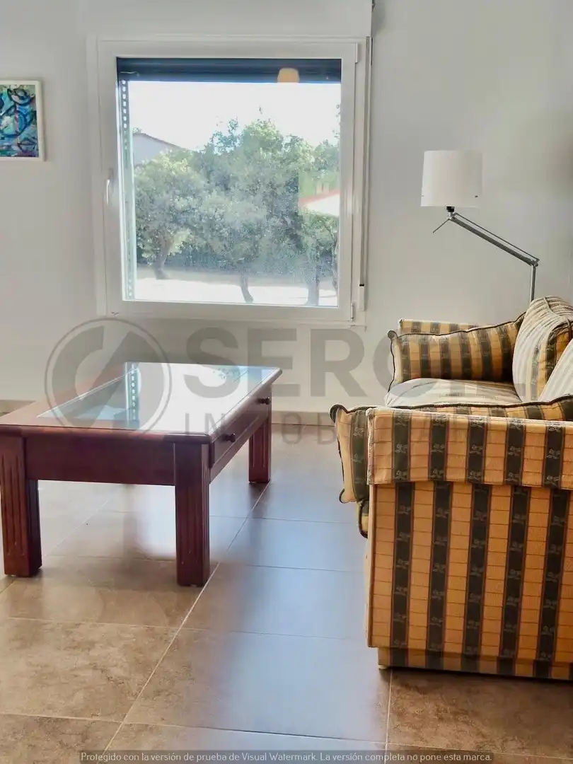 Sala d'estar de Casa o xalet en venda en Navas de Riofrío amb Calefacció, Jardí privat i Traster