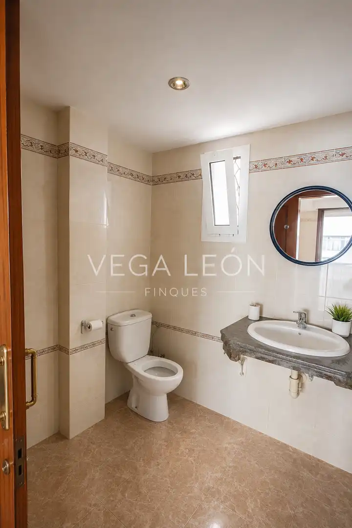 Bathroom of Commercial properties for rent in Calella