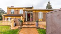 Vista exterior de Casa o xalet en venda en Villaviciosa de Odón amb Calefacció, Jardí privat i Piscina