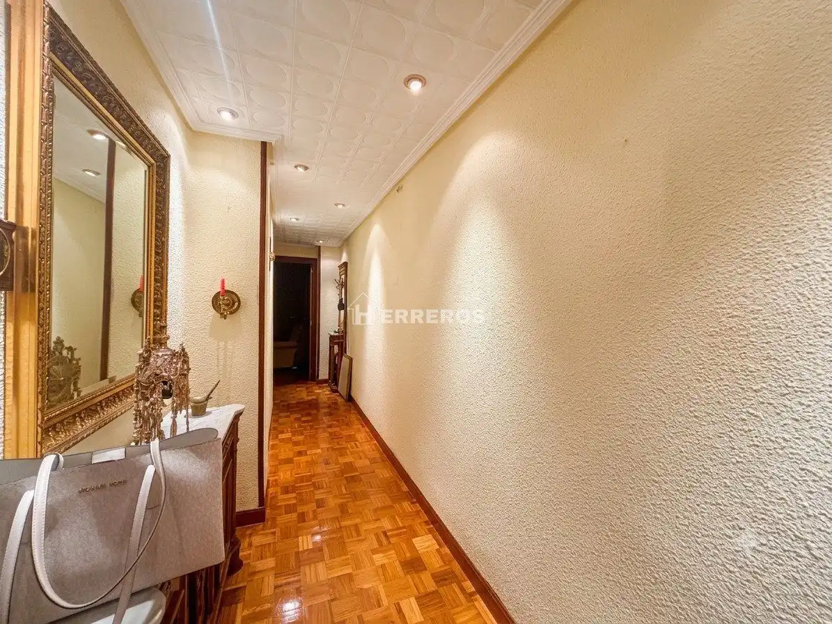 Piso en venta en  Logroño con Calefacción, Parquet y Trastero