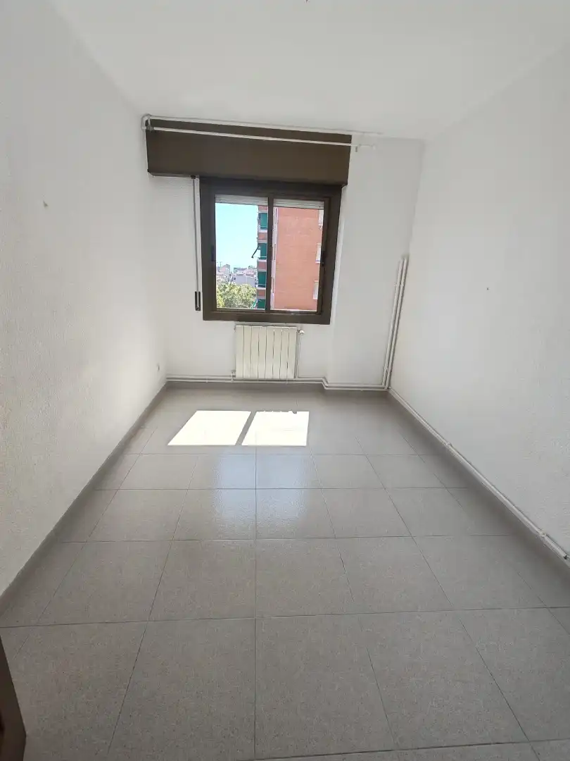 Habitación de Piso en venta en Badalona con Calefacción y Balcón