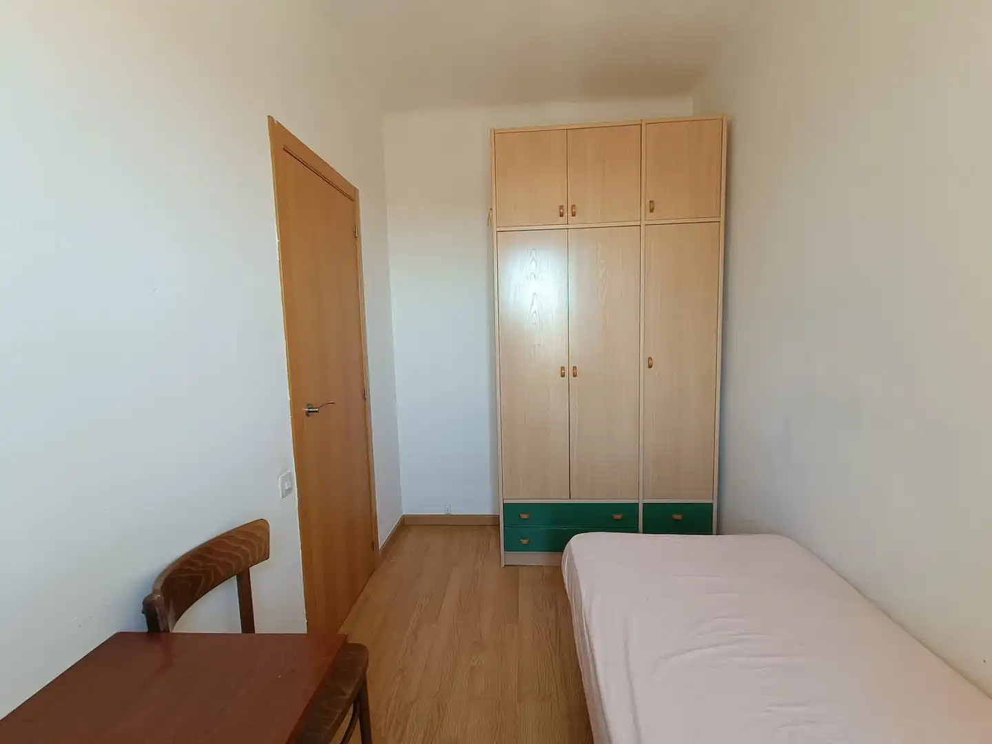 Habitación de Piso en venta en L'Hospitalet de Llobregat con Amueblado y Balcón