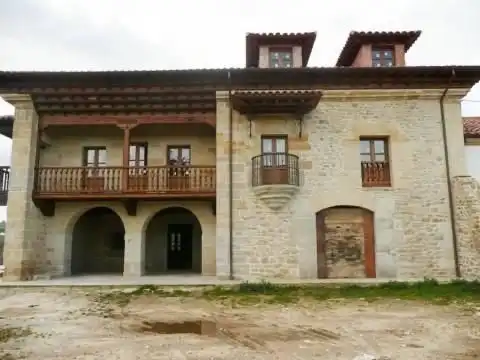 Außenansicht von Country house zur Miete in Reocín mit Privatgarten, Terrasse und Balkon
