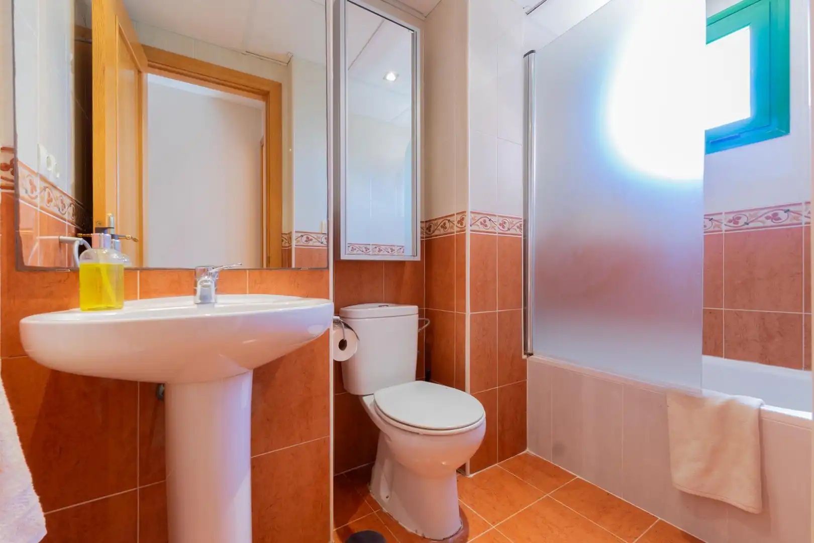 Baño de Dúplex en venta en Fuengirola con Terraza, Trastero y Piscina comunitaria