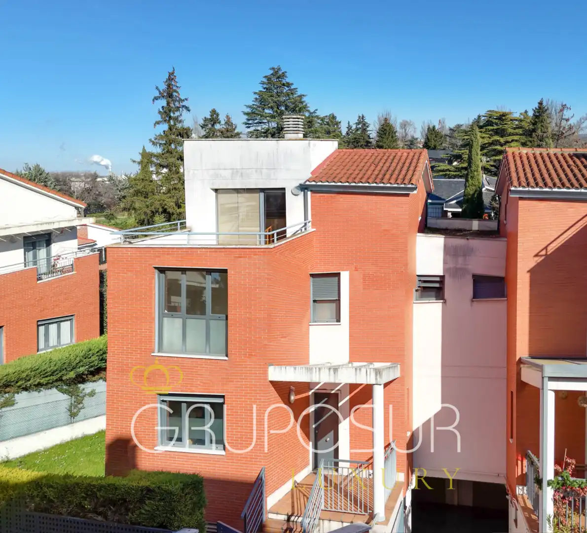Vista exterior de Casa adosada en venda en Valladolid amb Calefacció, Jardí privat i Parquet