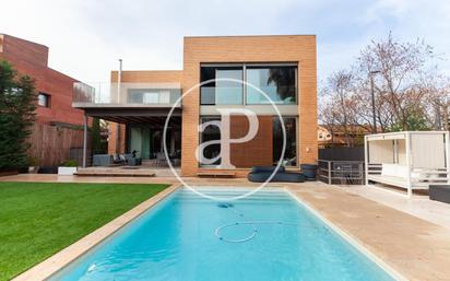 Vista exterior de Casa o xalet en venda en Sant Cugat del Vallès amb Aire condicionat, Calefacció i Jardí privat