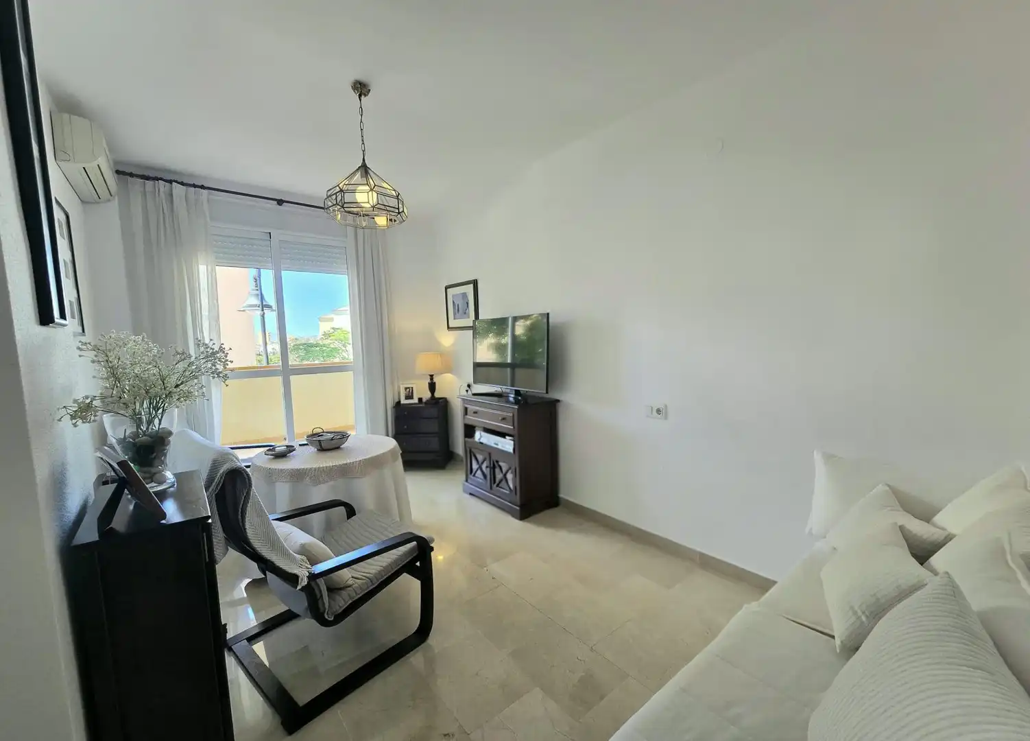 Sala de estar de Piso en venta en Fuengirola con Aire acondicionado, Jardín privado y Terraza