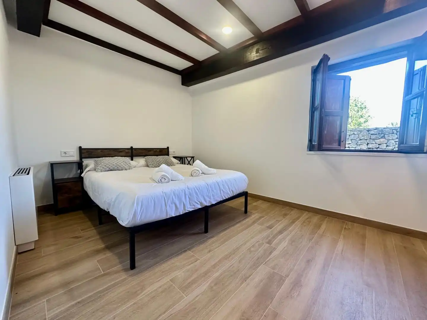 Schlafzimmer von Erdgeschoss zur Miete in Miengo mit Privatgarten, Terrasse und Möbliert