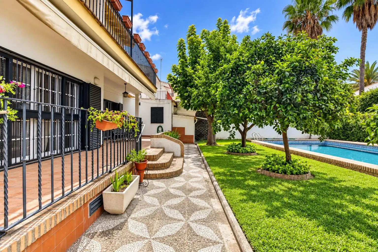 Detached house with terrace for sale in San Pablo - Santa Justa
