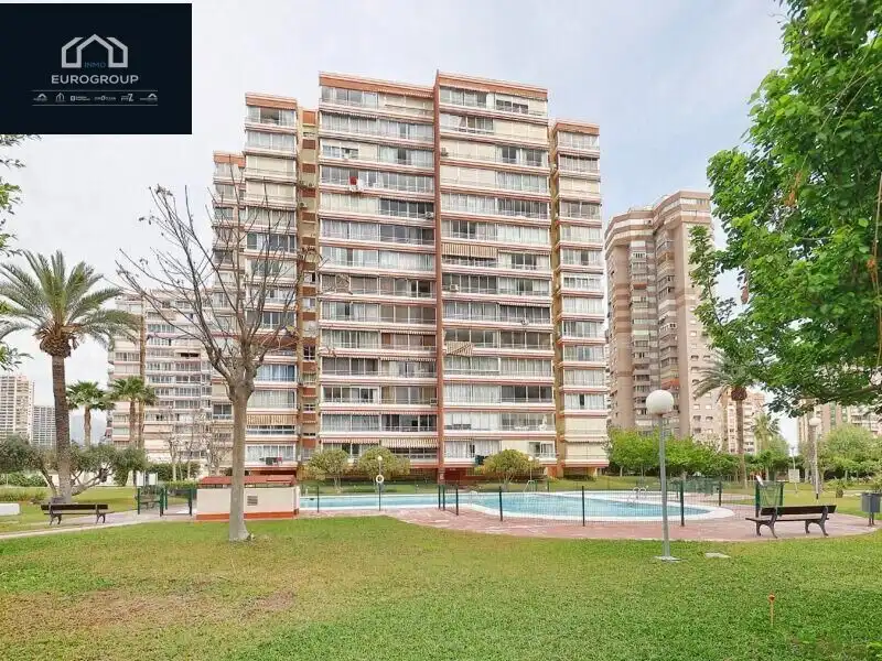 Vista exterior de Apartamento de alquiler en Benidorm con Calefacción, Jardín privado y Amueblado