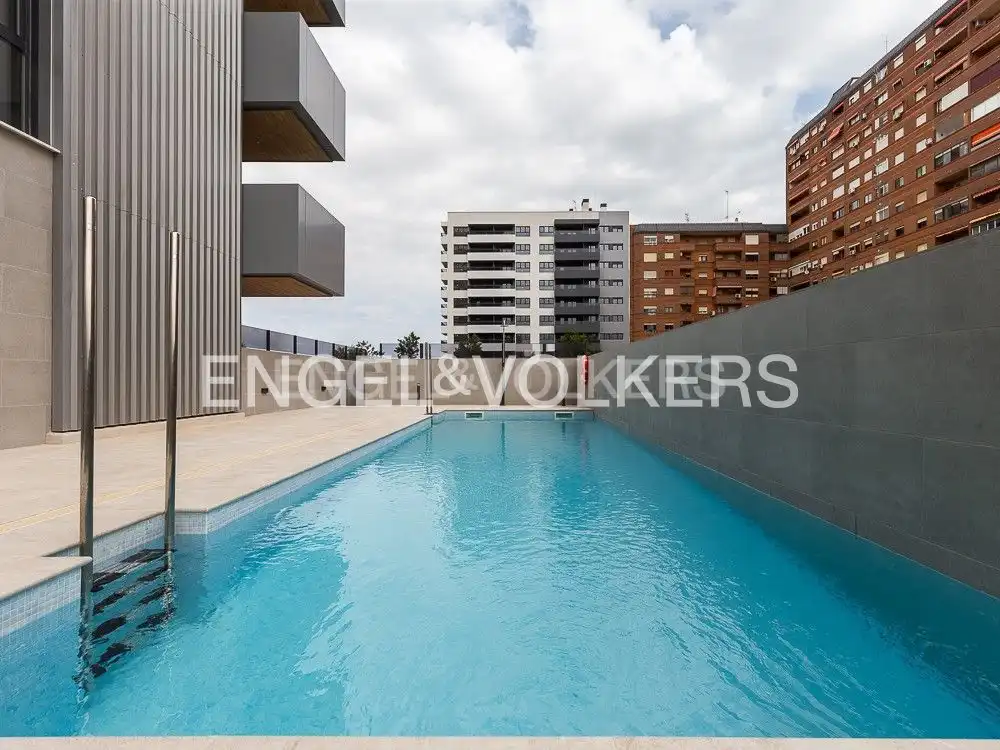 Schwimmbecken von Wohnung zur Miete in Valencia mit Klimaanlage, Heizung und Parkett