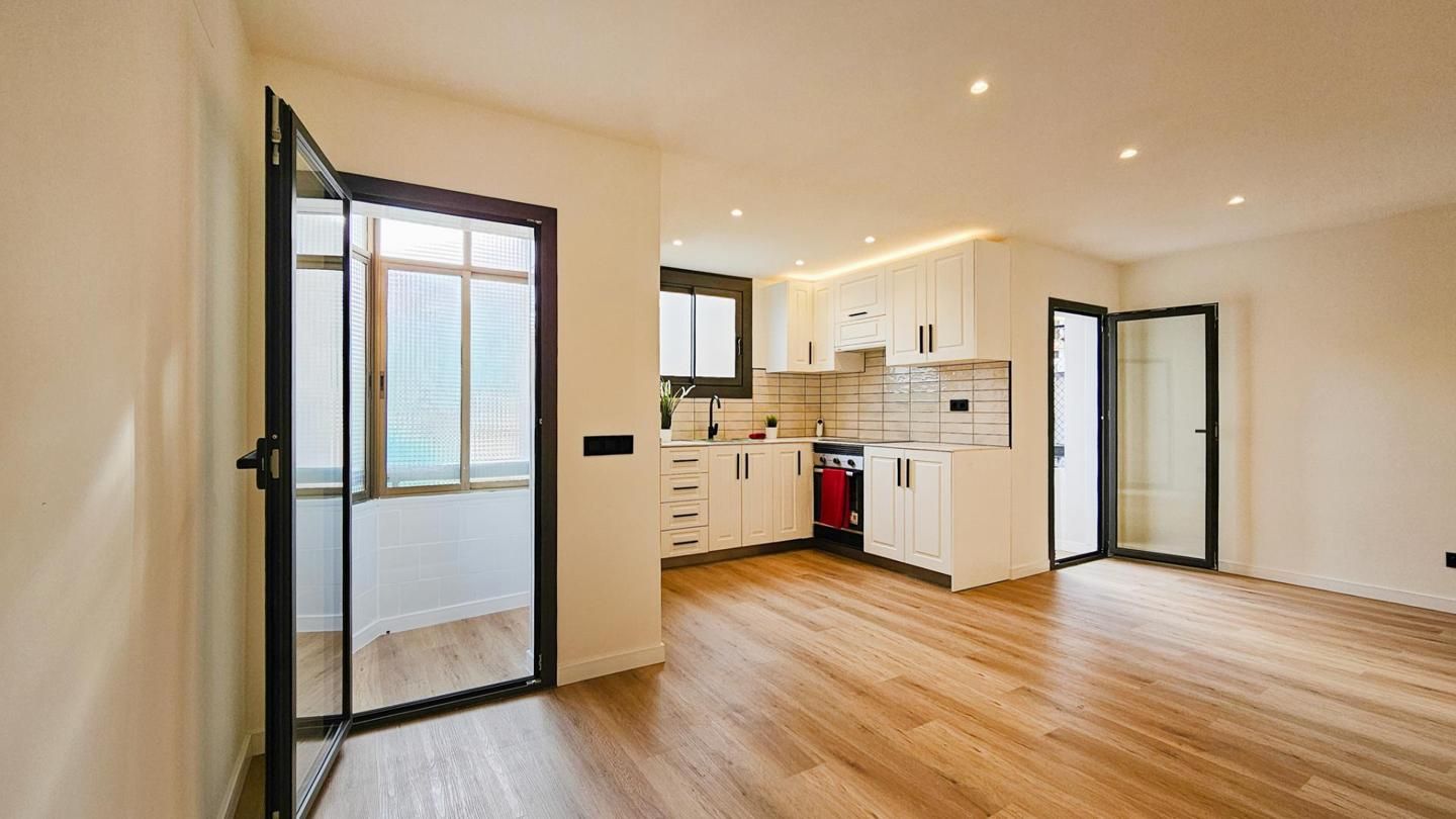 Cocina de Piso en venta en Cornellà de Llobregat con Parquet y Balcón