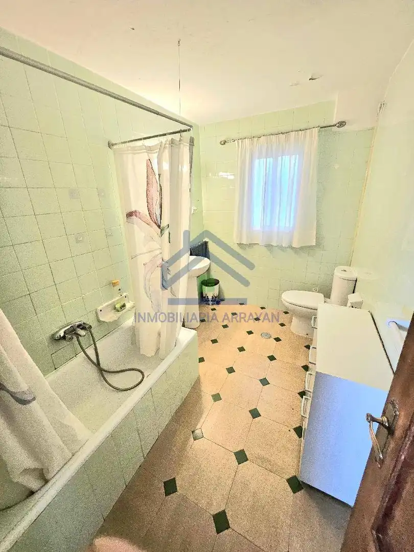 Baño de Piso en venta en Granada con Terraza y Amueblado