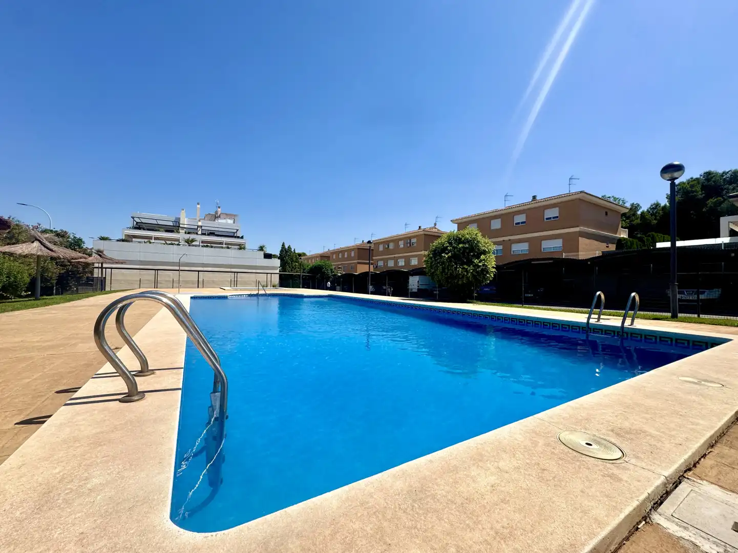 Swimming pool of Flat for rent in Torrent  with Air Conditioner, Heating and Private garden