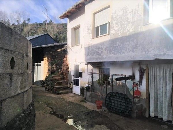 Exterior view of Single-family semi-detached for sale in Rubiá