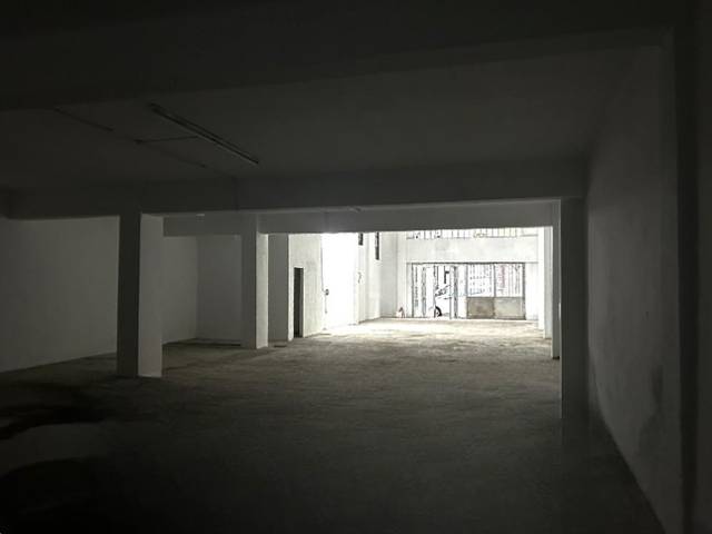 Local comercial en Alquiler en Rúa do Ecuador, 90 en Plaza España - Corte Inglés