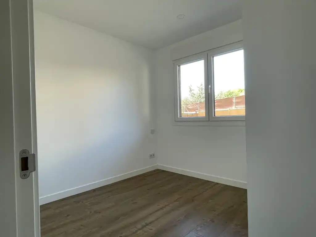 Ground floor for rent in Calle Libertad De La, La Navata