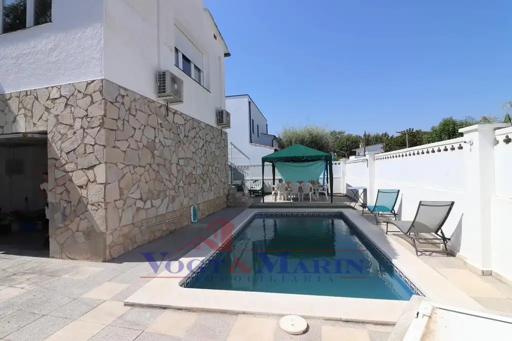 Casa con terraza en venta en Carrer Montgrí, imagen 30