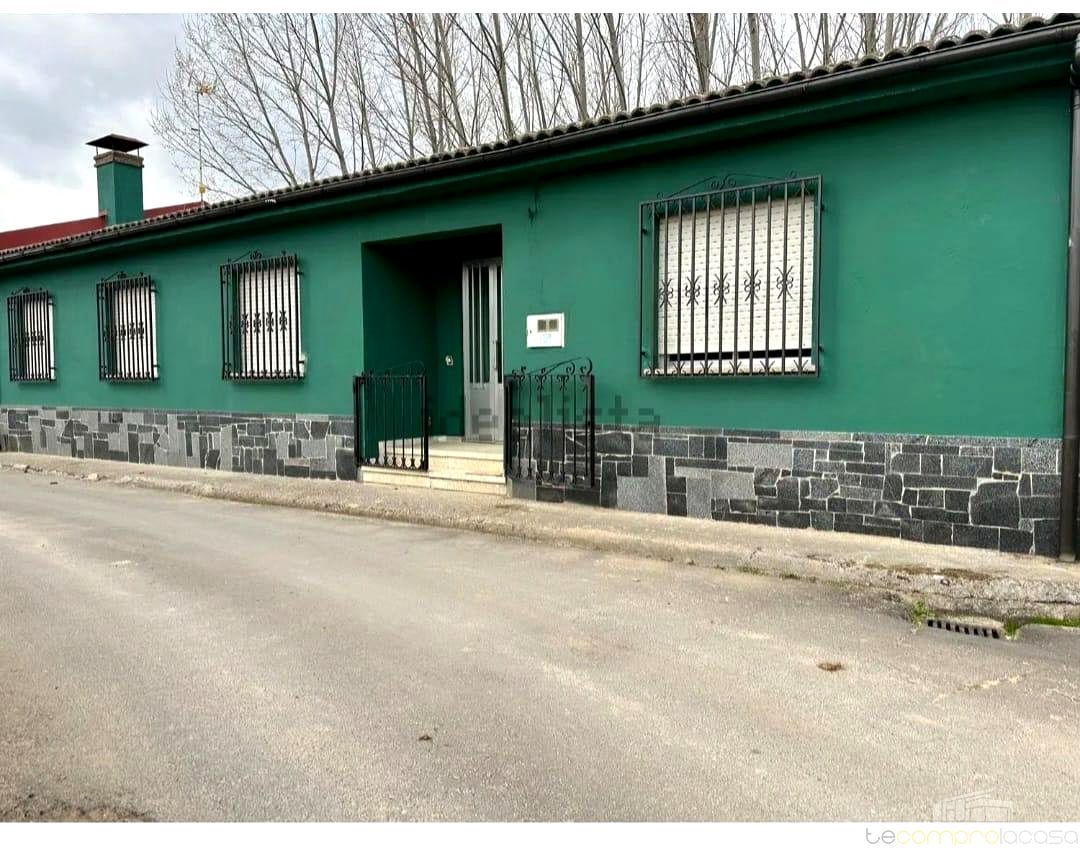 Vista exterior de Casa adosada en venta en El Pino de Tormes con Calefacción