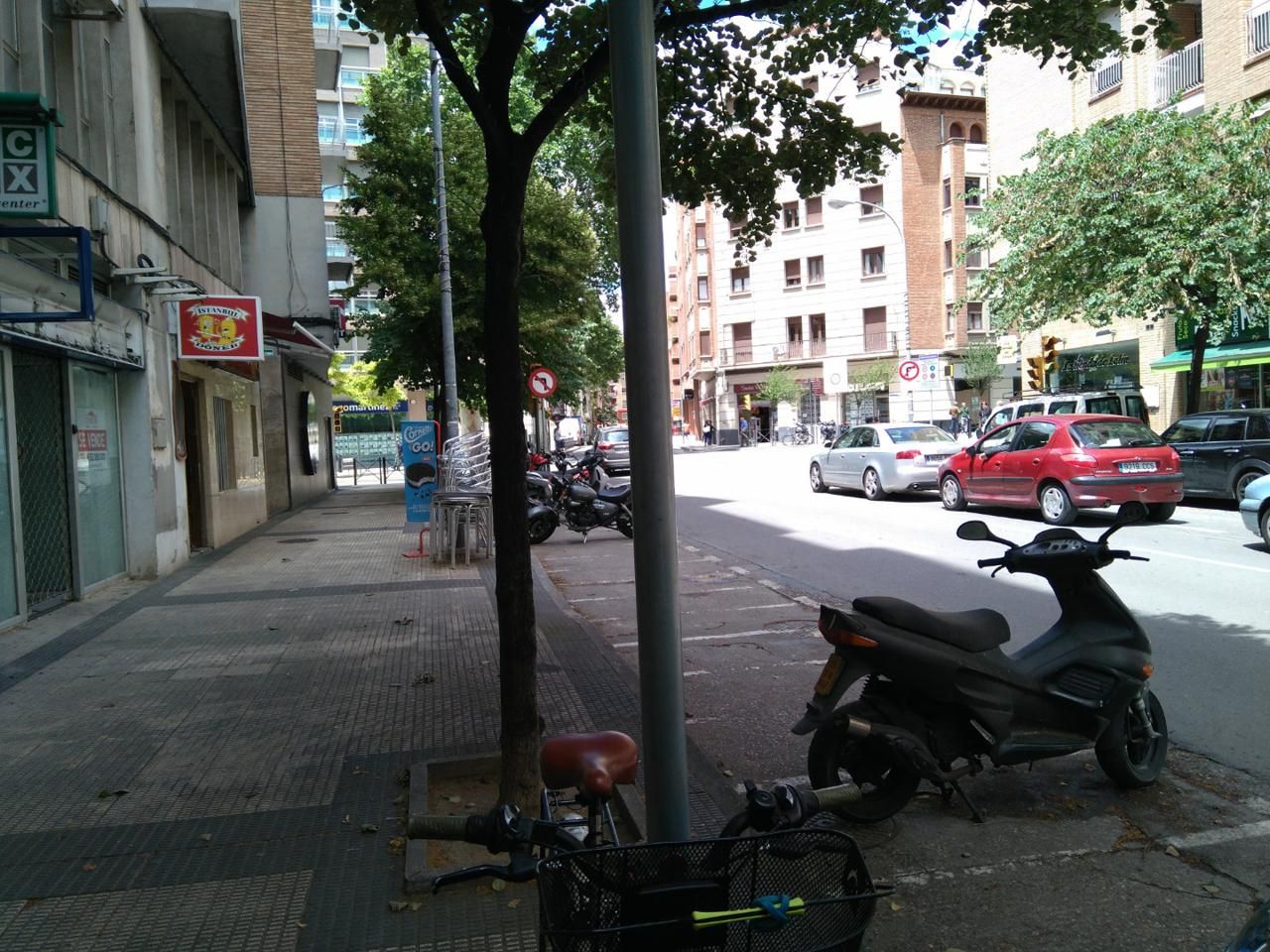 Vista exterior de Local de lloguer en  Huesca Capital