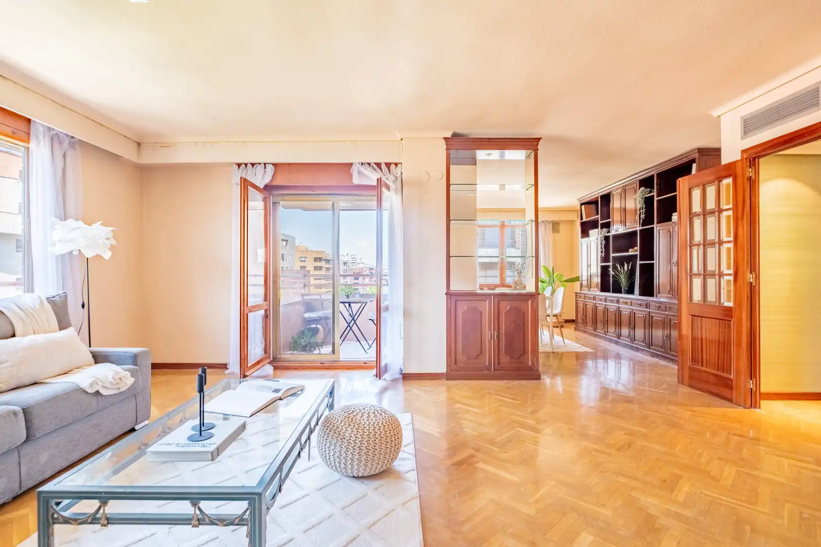 Living room of Flat for sale in Zaragoza  with Air Conditioner, Heating and Terrace
