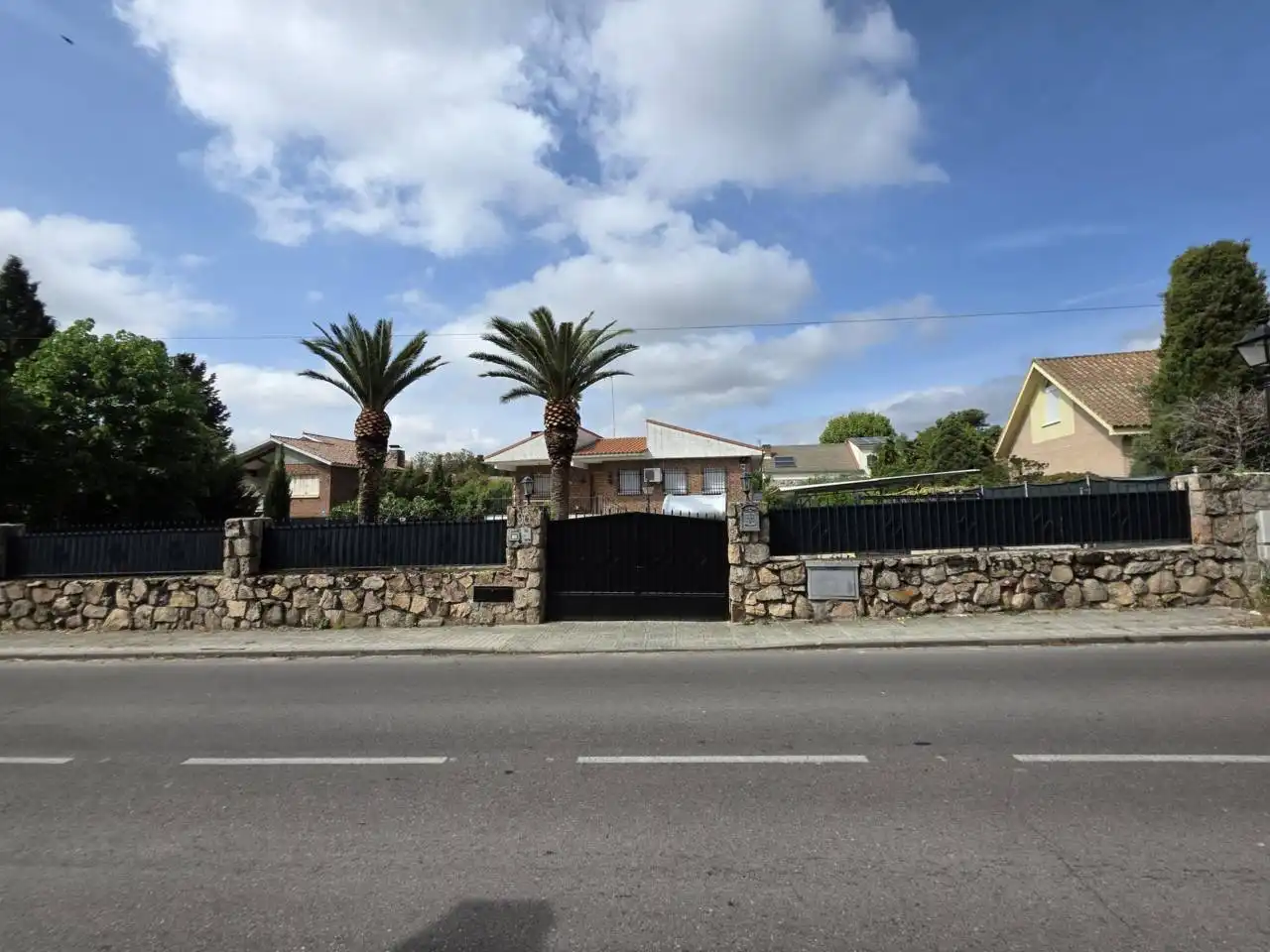 Exterior view of Houses for sale in Brunete  with Air Conditioner, Heating and Private garden