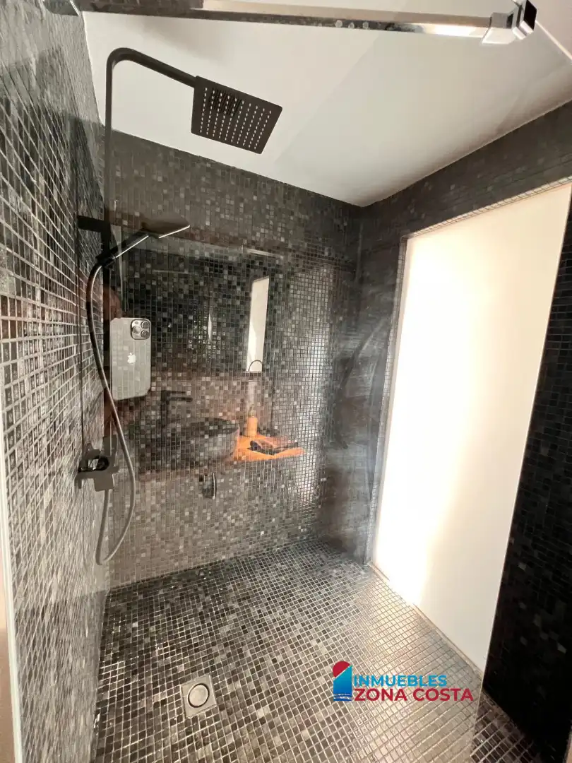 Bathroom of Houses for sale in Valencia  with Air Conditioner, Heating and Terrace