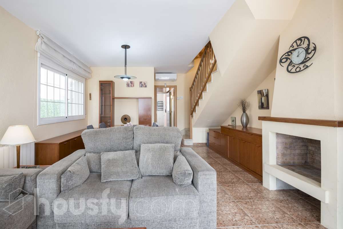 Living room of Single-family semi-detached for sale in Cubelles  with Air Conditioner, Heating and Private garden