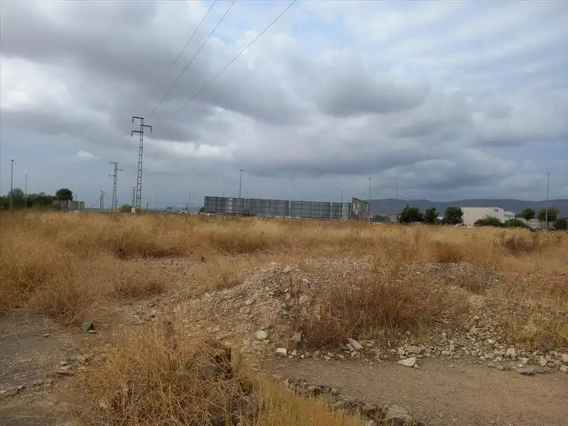 Terreny industrial en venda a SAN ALBERTO MAGNO, Vista Alegre - Parque Cruz Conde