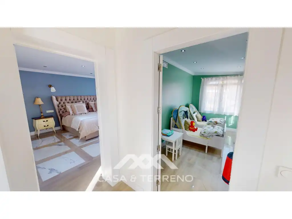 Dormitori de Casa o xalet en venda en Vélez-Málaga amb Piscina, Moblat i TV