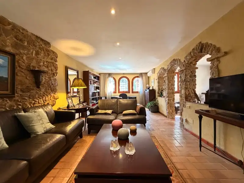Sala d'estar de Casa o xalet en venda en Corçà amb Aire condicionat, Calefacció i Jardí privat