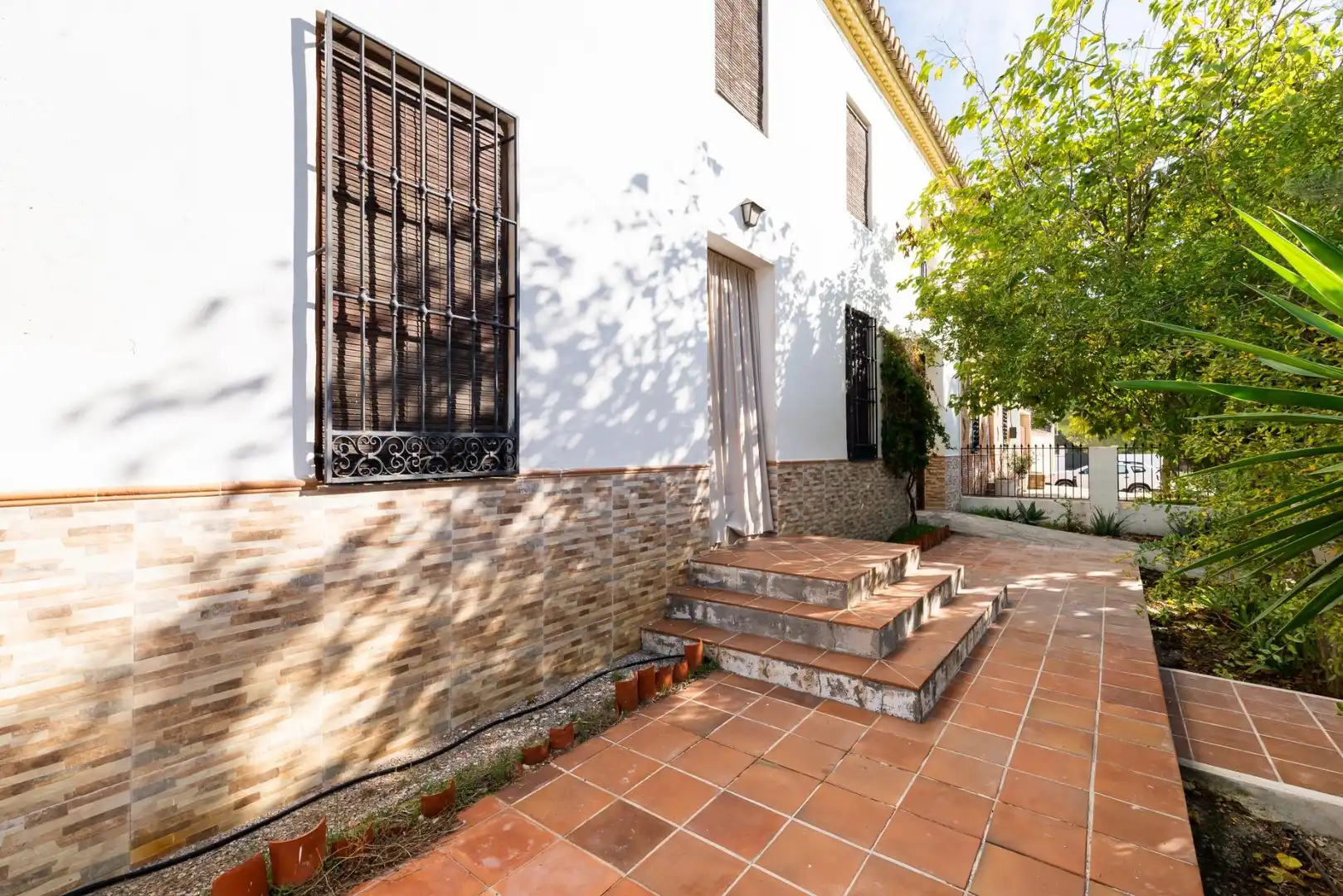 Vista exterior de Finca rústica en venda en Pinos Puente amb Jardí privat, Terrassa i Traster