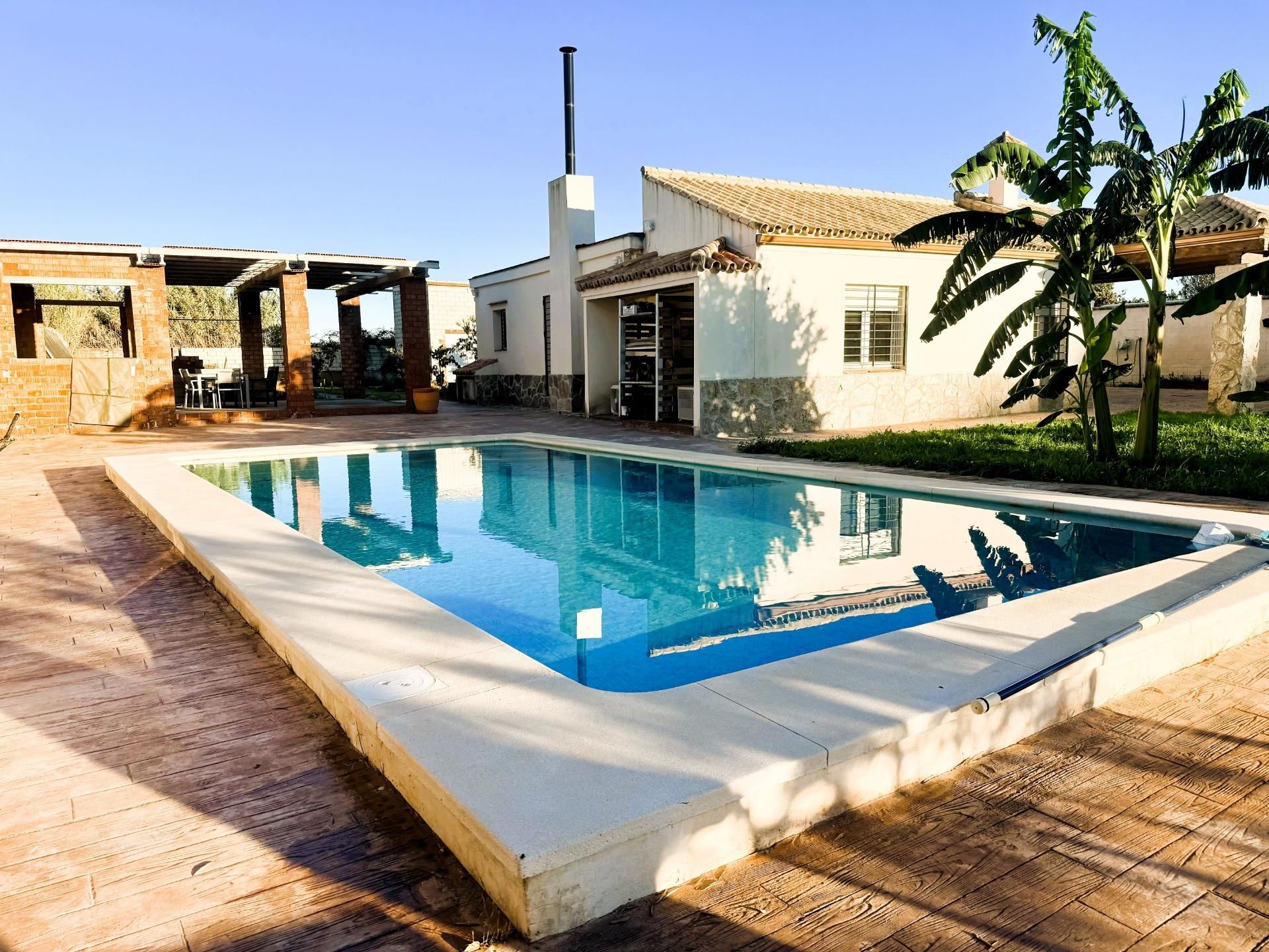 Piscina de Casa o xalet en venda en Alcalá de Guadaira amb Aire condicionat, Jardí privat i Traster