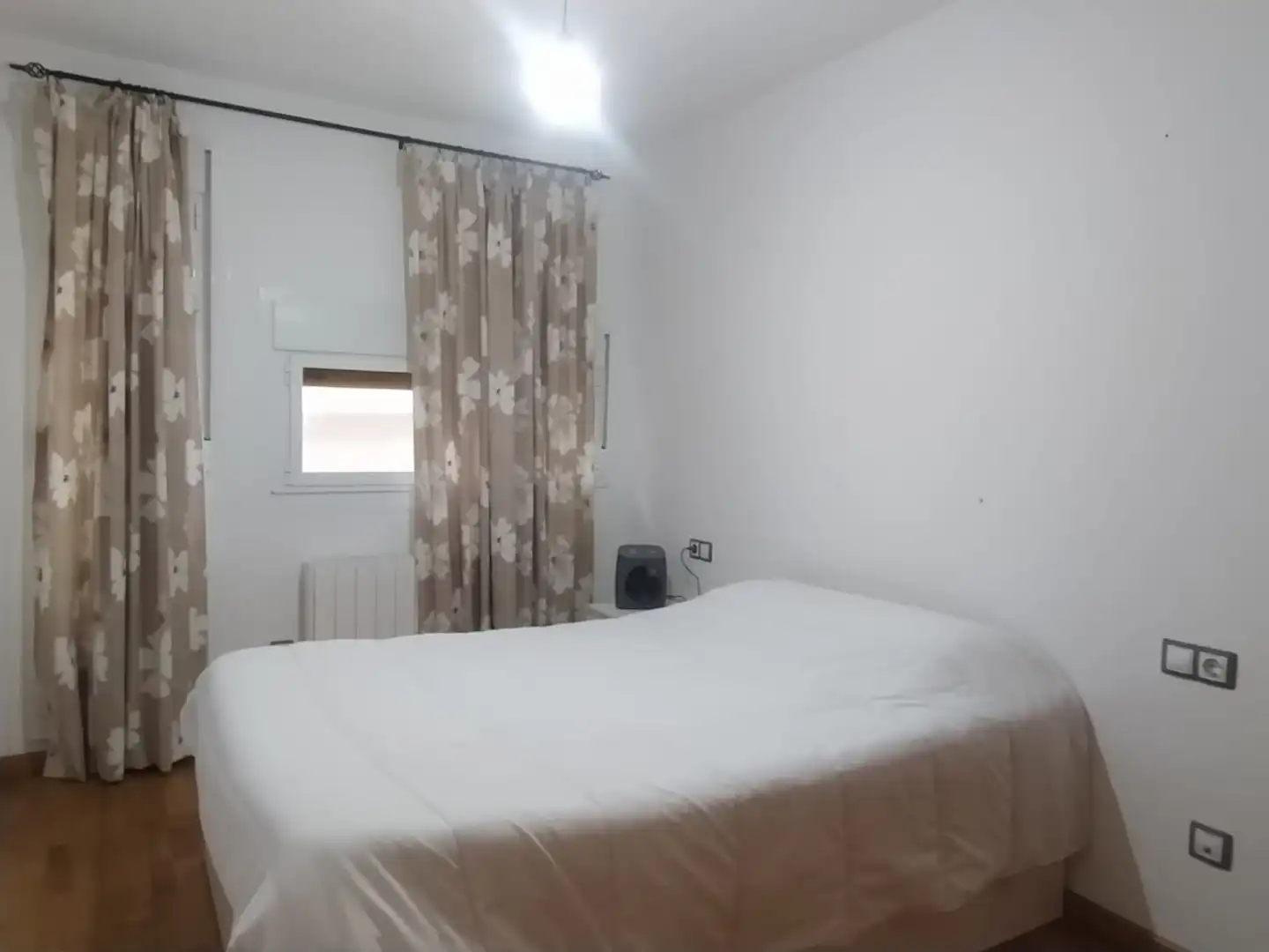 Habitación de Apartamento en venta en Cariño con Calefacción, Parquet y Amueblado