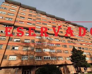 Vista exterior de Pis en venda en  Pamplona / Iruña amb Calefacció, Terrassa i Balcó