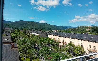 Vista exterior de Dúplex en venda en La Seu d'Urgell amb Calefacció, Terrassa i Balcó
