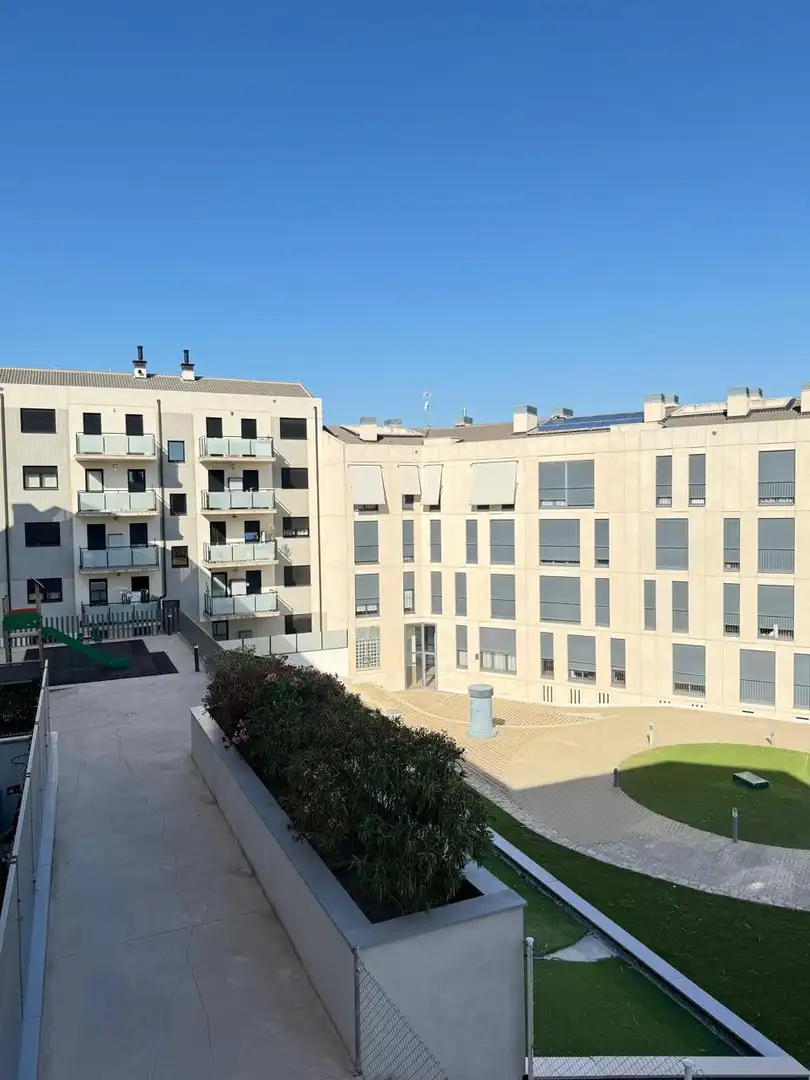 Vista exterior de Piso de alquiler en Segovia con Calefacción, Terraza y Trastero
