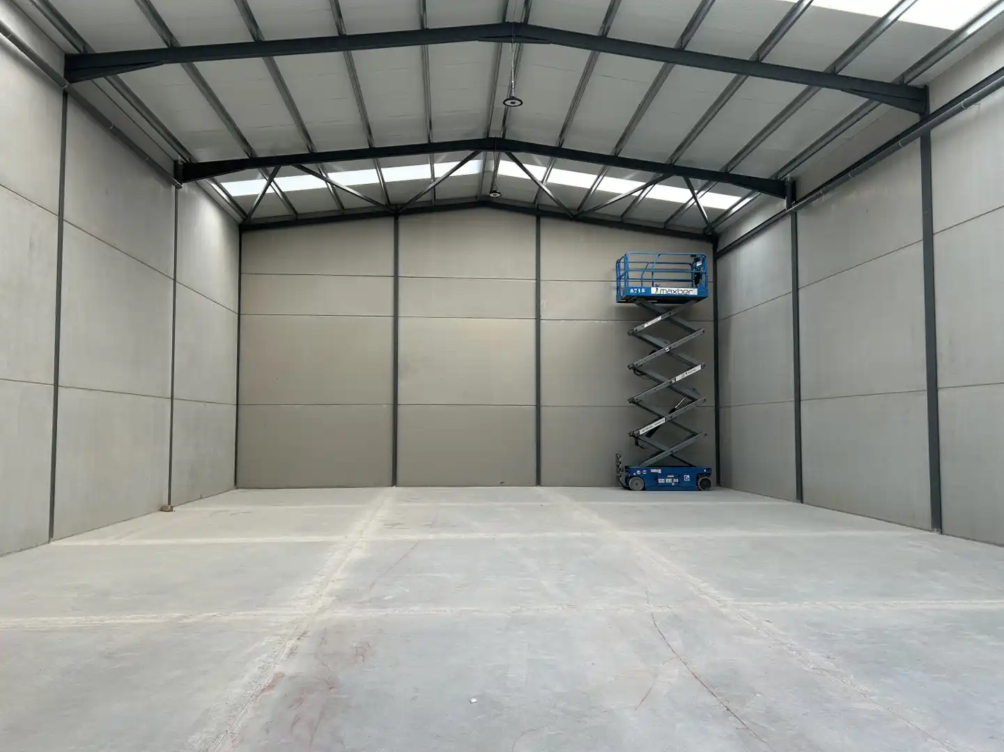 Exterior view of Industrial buildings for rent in Torrent