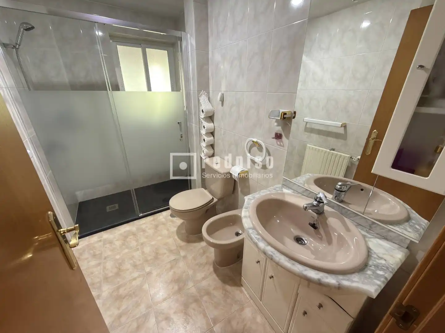Baño de Piso en venta en Madrid con Aire acondicionado, Calefacción y Jardín privado