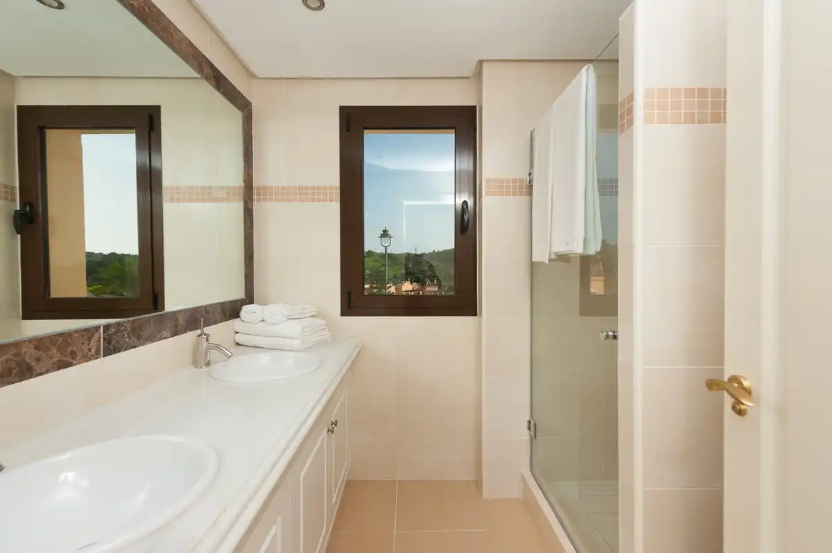 Baño de Casa o chalet en venta en Estepona con Aire acondicionado, Jardín privado y Terraza