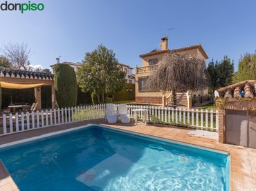 Detached house with balcony for sale in Calle TIRSO DE MOLINA 17