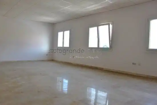 Oficina en venta en Sotogrande con Calefacción