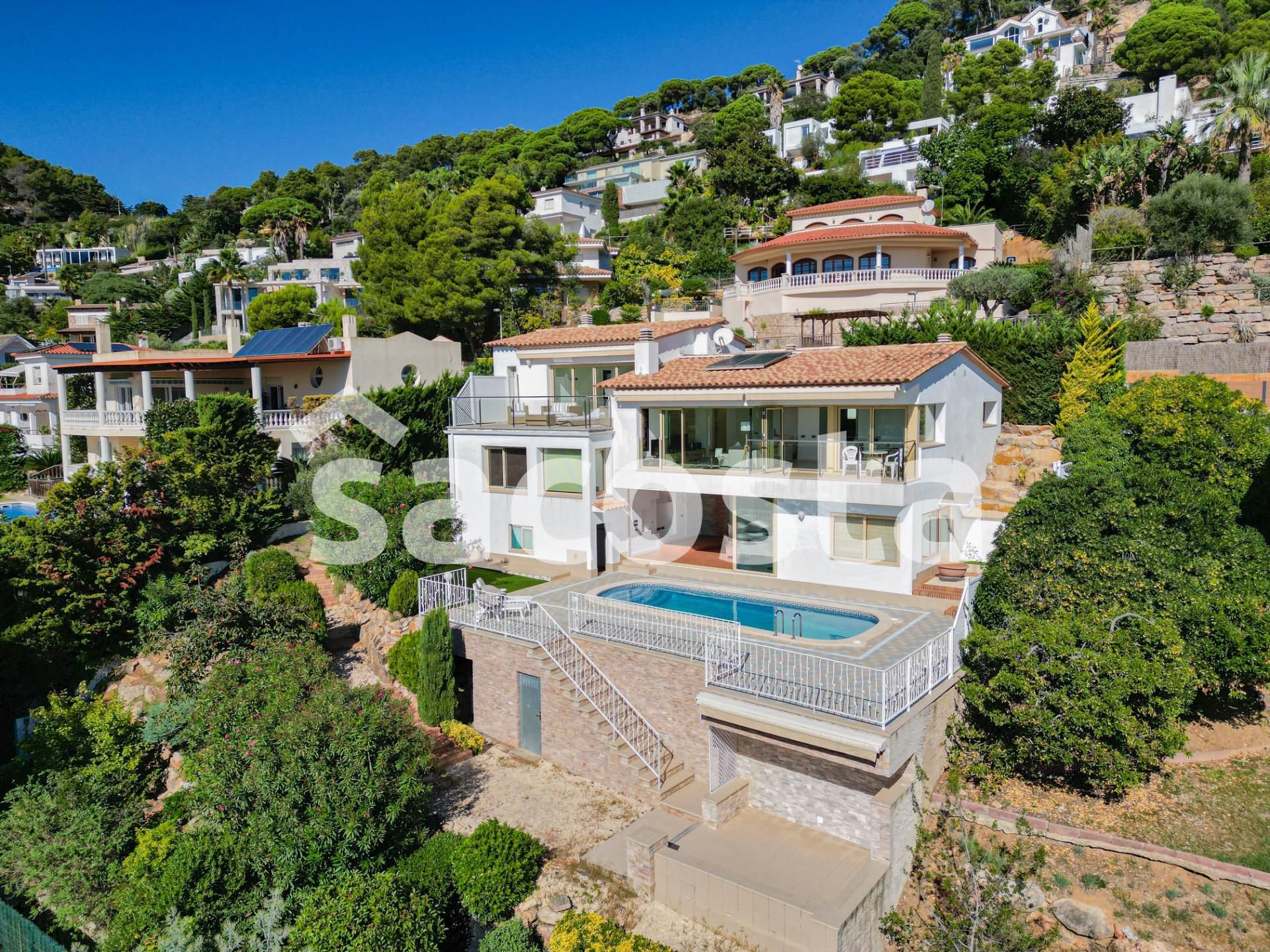 Vista exterior de Casa o xalet en venda en Blanes amb Terrassa, Piscina i Moblat