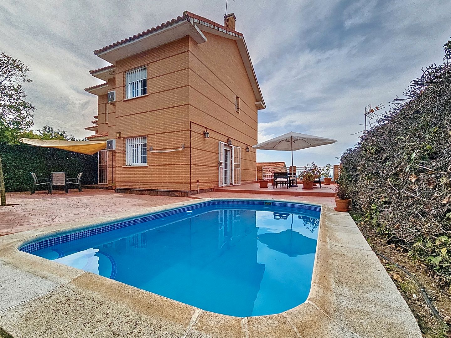 Piscina de Casa o xalet en venda en Aranjuez amb Aire condicionat, Calefacció i Jardí privat